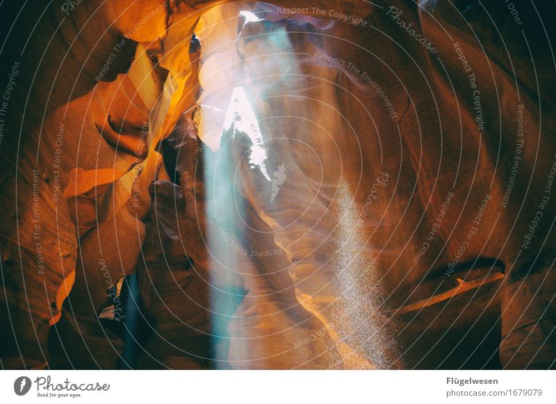 Upper Antelope Canyon [25] Tourismus Ausflug Hügel Felsen Berge u. Gebirge Schlucht Stein Sand berühren eckig USA Amerika Felswand Felsvorsprung Felsspalten