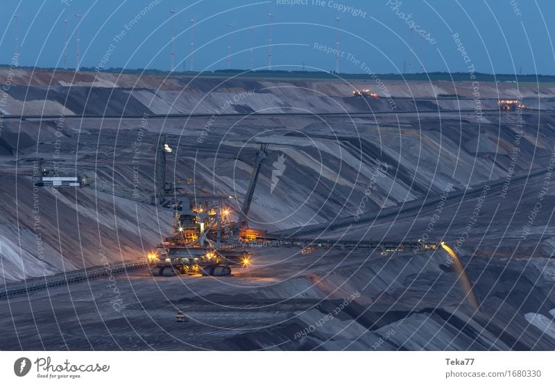 Braunkohle Tagebau I Maschine Technik & Technologie Kohlekraftwerk Energiekrise Sand Kraft Dekadenz Desaster Krise Braunkohlentagebau Braunkohlenbagger