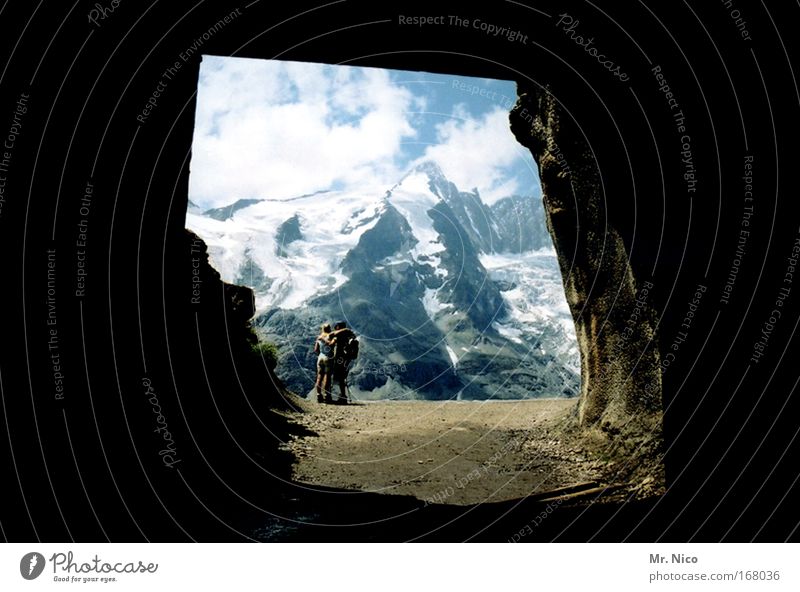 Tunnelblick Außenaufnahme Ferien & Urlaub & Reisen Ausflug Ferne Berge u. Gebirge wandern Paar 2 Mensch Umwelt Natur Landschaft Klimawandel Wetter Felsen Alpen