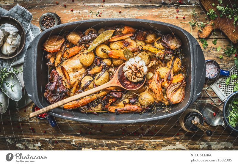 Eintopf mit gebratenem Gemüse und Waldpilzen Lebensmittel Fleisch Kräuter & Gewürze Öl Ernährung Mittagessen Abendessen Büffet Brunch Festessen Bioprodukte