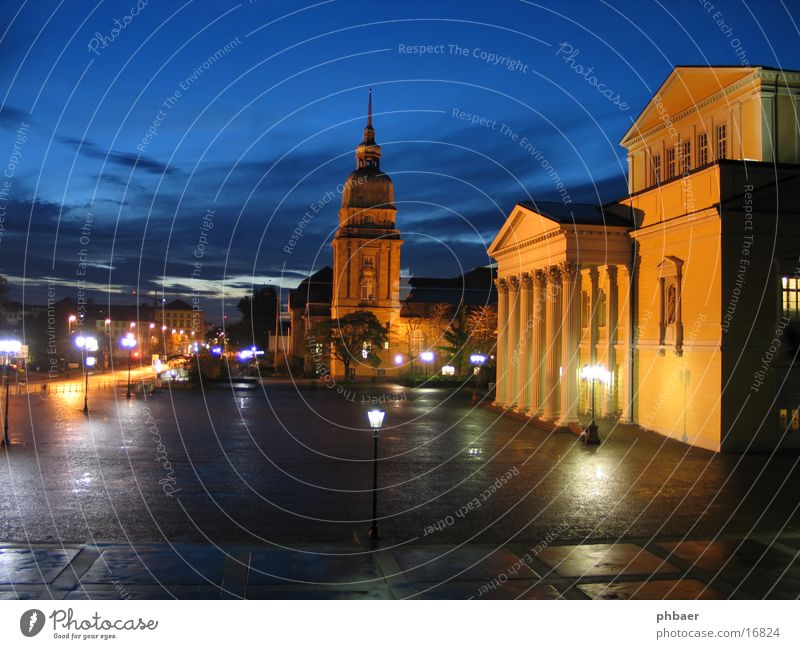 Karolinenplatz Platz offen Staatsarchiv Hessen Darmstadt Eingang Portal Nacht dunkel Dämmerung Wolken Beleuchtung Klassik klassisch Langzeitbelichtung