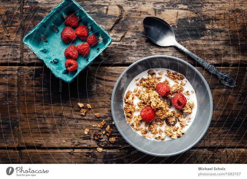 Frühstücksflocken Gesunde Ernährung Tisch Koch Holz Diät Essen Fitness Fressen füttern lecker Zerealien Lebensmittel Hipster melken Himbeeren Dessert Milch