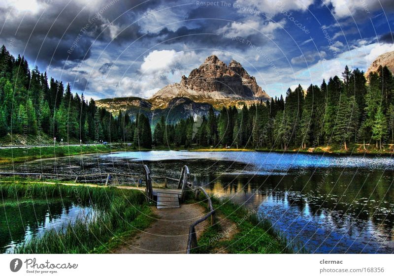 der steg Farbfoto Außenaufnahme Panorama (Aussicht) Blick nach vorn Umwelt Natur Landschaft Wasser Himmel Wolken Sommer Wald Felsen Alpen Berge u. Gebirge