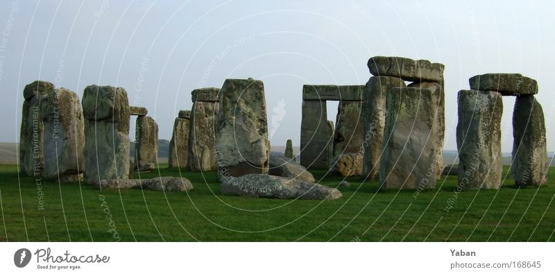 Stonehenge Panorama Menschenleer Kunstwerk Skulptur Feld Ruine Bauwerk Architektur Mauer Wand Sehenswürdigkeit Denkmal Stein Zeichen alt ästhetisch Bekanntheit