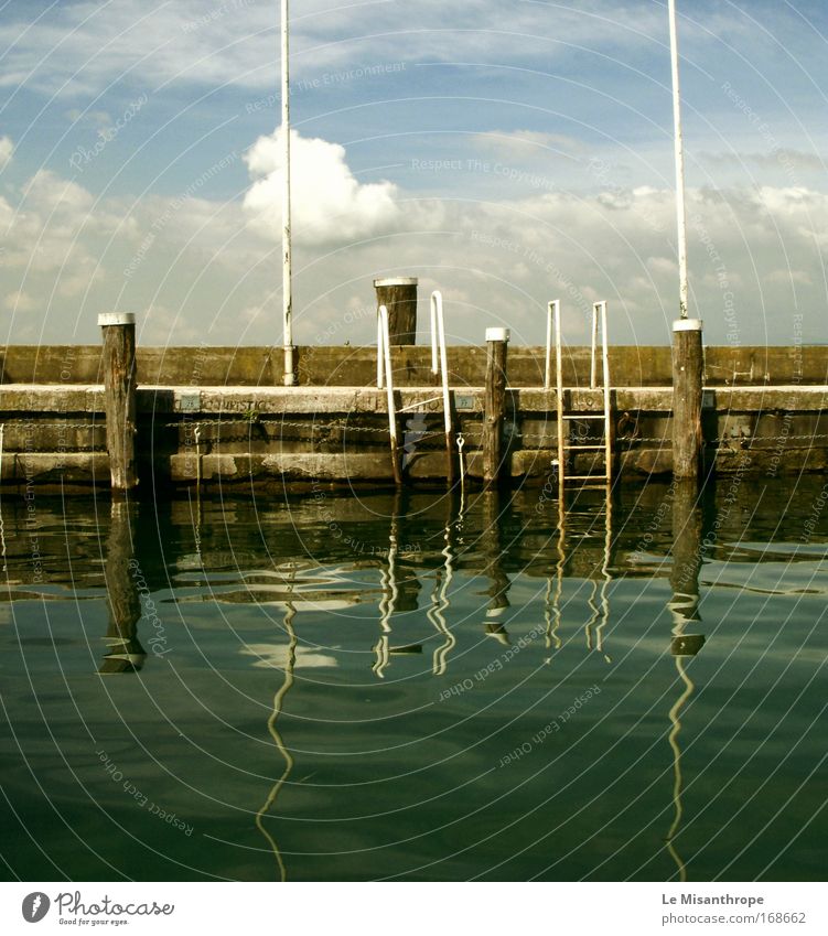 Ich mag die Spiegelung Farbfoto Außenaufnahme Reflexion & Spiegelung Landschaft Wasser Wolken Seeufer Gardasee Sirmione Italien Hafenstadt genießen hängen