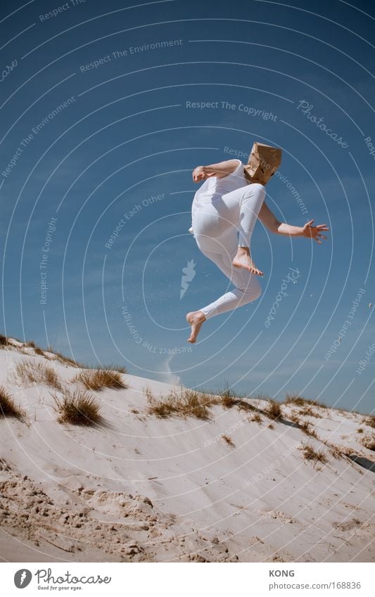 feinrippscheuche Textfreiraum links Froschperspektive Freude Glück Spielen Freiheit Sommer Strand Leichtathletik Sportler Schönes Wetter Flugzeug Fluggerät