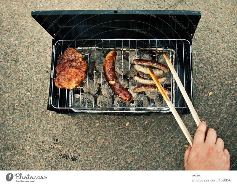 1 Holzfäller, 1 Thüringer, 4 Nürnberger ... Lebensmittel Fleisch Wurstwaren Ernährung Picknick Grillen Koffergrill Grillzange Freizeit & Hobby Mensch Hand