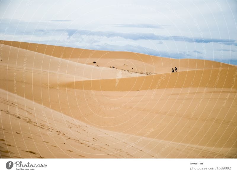 Mui Ne Sand Dune Ferien & Urlaub & Reisen Tourismus Abenteuer Expedition Sonne wandern Mensch Paar 2 Umwelt Landschaft Erde Himmel Wolken Wärme Dürre Hügel