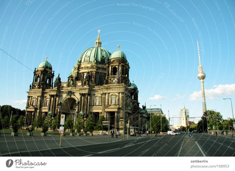 Zentrum Ost Lustgarten Dom Deutscher Dom Marienkirche Kirche Berliner Fernsehturm Mitte Stadtzentrum Hauptstadt Deutschland Regierungssitz Tourismus Straße