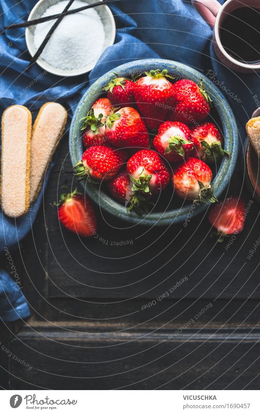 Schüssel mit frischen Erdbeeren Lebensmittel Frucht Kuchen Dessert Süßwaren Ernährung Bioprodukte Vegetarische Ernährung Italienische Küche Getränk Kaffee