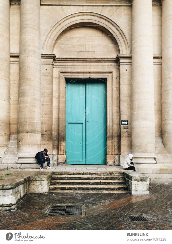 Paris Türkis Mensch 2 Jugendkultur Kleinstadt Stadt Altstadt Kirche Dom Architektur Treppe Straße Mütze Stein Kommunizieren Ferien & Urlaub & Reisen sitzen