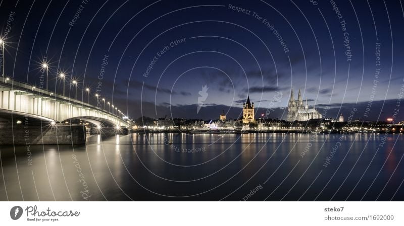 Deutzer Brücke Nachthimmel Fluss Rhein Köln Skyline Kirche Dom Sehenswürdigkeit Wahrzeichen Kölner Dom ästhetisch Zufriedenheit Glaube Religion & Glaube