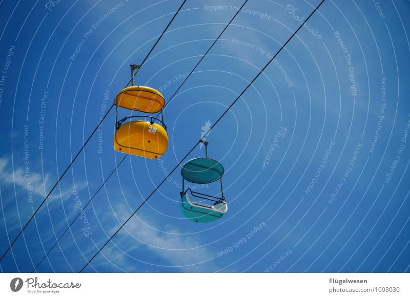 Zweisamkeit Ferien & Urlaub & Reisen Tourismus Ausflug Abenteuer Freiheit Umwelt Himmel Wolken Hochbahn Schwebebahn Seilbahn Skilift Vergnügungspark Jahrmarkt