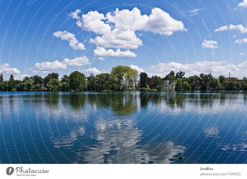 Heiliger See Farbfoto Außenaufnahme Menschenleer Tag Reflexion & Spiegelung Starke Tiefenschärfe Zentralperspektive Natur Landschaft Himmel Wolken Sommer