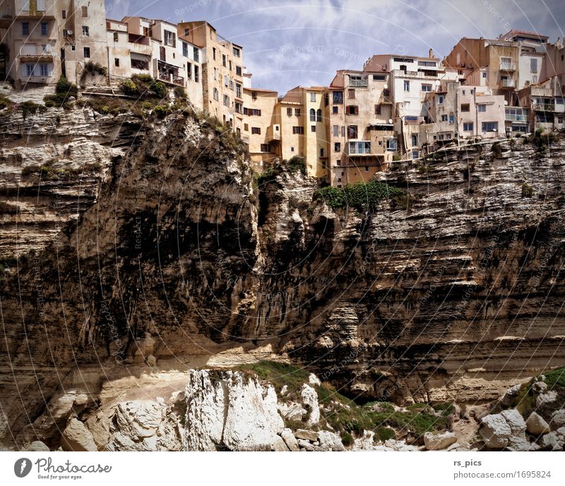 Bonifacio Felsen Meer Mittelmeer Hafenstadt Mut Zusammenhalt Farbfoto Außenaufnahme