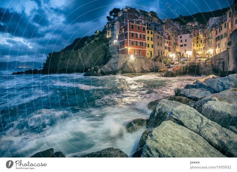 Wir werden uns wiedersehen Himmel Wolken Schönes Wetter Felsen Küste Riomaggiore Italien Fischerdorf Altstadt Haus Fassade Sehenswürdigkeit alt historisch