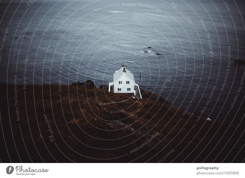 alone Natur Landschaft Wasser Wetter Dorf Menschenleer Haus Einfamilienhaus dunkel elegant Farbfoto Gedeckte Farben Außenaufnahme Textfreiraum oben