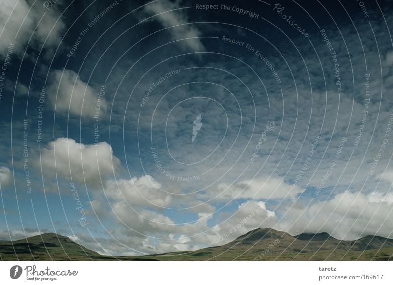 Hügeldecke, Wolkenkette Farbfoto Außenaufnahme Menschenleer Tag Sonnenlicht Zentralperspektive Panorama (Aussicht) Ferien & Urlaub & Reisen Ferne Freiheit