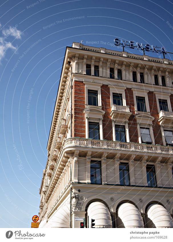 Svenska Farbfoto Außenaufnahme Menschenleer Sonnenlicht Wirtschaft Geldinstitut Stockholm Schweden Stadt Hauptstadt Haus Hochhaus Bankgebäude Bauwerk Gebäude