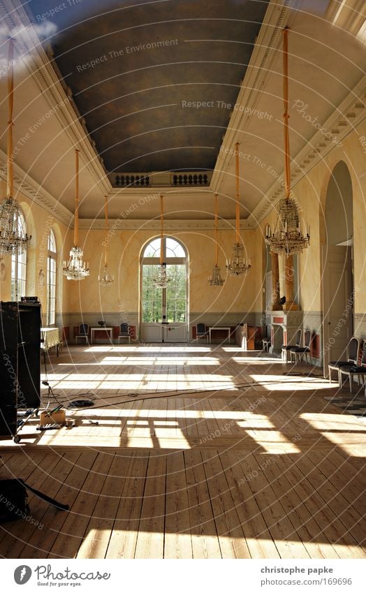 Leerer Raum Farbfoto Innenaufnahme Menschenleer Tag Licht Schatten Zentralperspektive Wohnung Haus Traumhaus Renovieren Umzug (Wohnungswechsel) einrichten