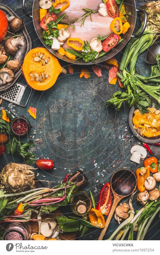 Hähnchenbrust mit Kürbis und Gemüse Zutaten Lebensmittel Fleisch Kräuter & Gewürze Öl Ernährung Abendessen Festessen Bioprodukte Diät Geschirr Topf Pfanne