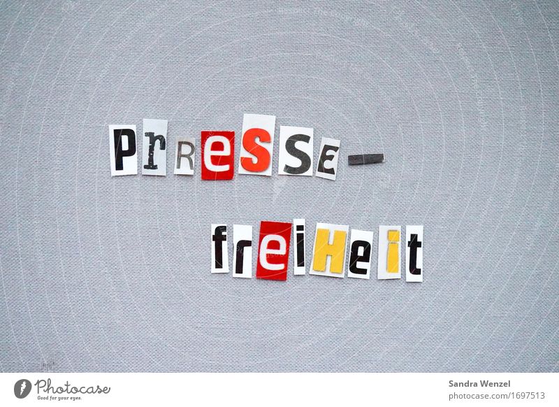 Pressefreiheit! Journalist Journalismus Medien Medienbranche Mediengestalter Zeitung Magazin Printmedien Druckerzeugnisse Buchstaben Wort Drohbrief Erpresser