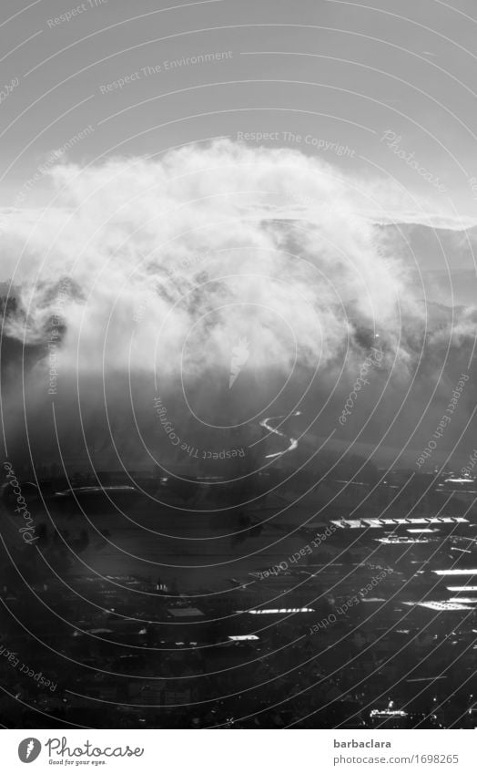 Tempo l Wolkenkumulation Landschaft Luft Himmel Klima Hügel Kleinstadt Stadtrand Industrieanlage leuchten dunkel hell Stimmung Bewegung Natur Umwelt