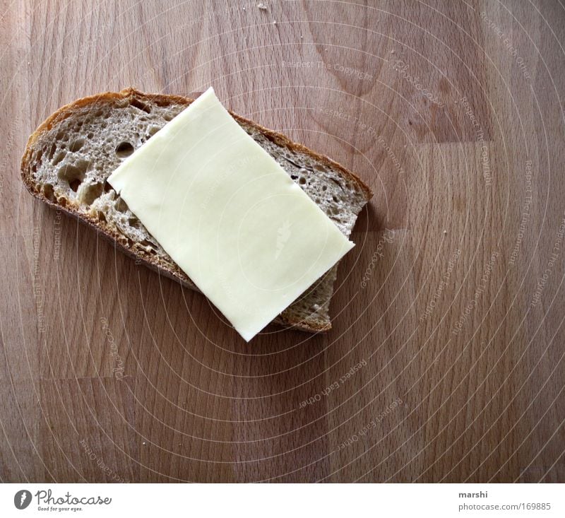 MAHLZEIT - bin auf Diät! Farbfoto Lebensmittel Käse Brot Ernährung Frühstück Abendessen Gesundheit lecker braun gelb Gefühle Stimmung Willensstärke zurückhalten