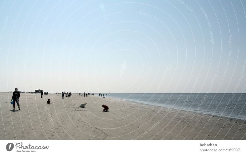 fernwehersatz Farbfoto Außenaufnahme Textfreiraum oben Sonnenlicht Ausflug Freiheit Strand Meer Mensch Wolkenloser Himmel Horizont Wellen Küste Nordsee