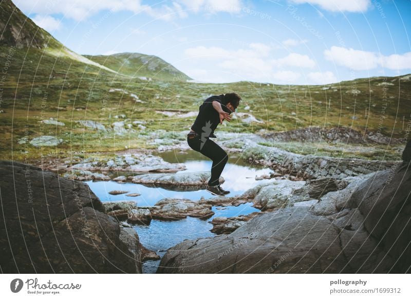 jump Leben Freizeit & Hobby Ferien & Urlaub & Reisen Ausflug Abenteuer Ferne Freiheit maskulin Erwachsene Körper 1 Mensch Natur Landschaft Erde Wasser Himmel