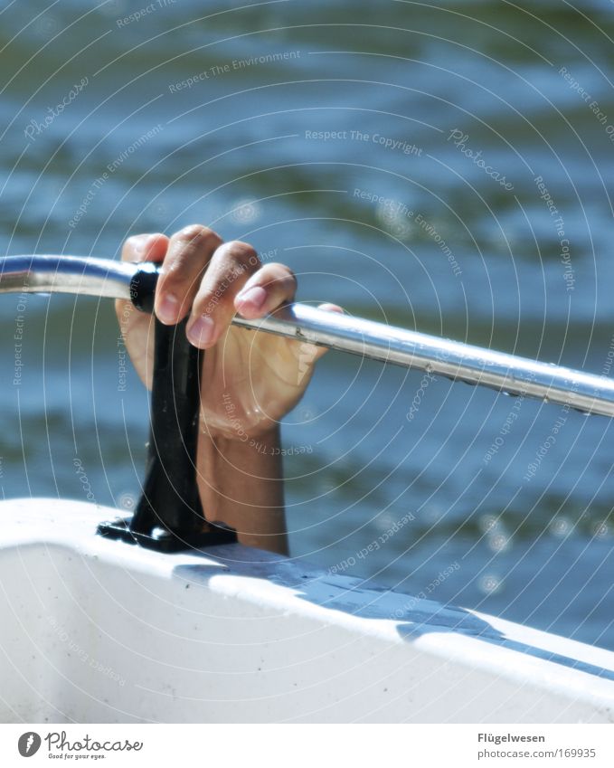 Och menno, ich will auch eine Yacht! Farbfoto Außenaufnahme Ferien & Urlaub & Reisen Sommer Sommerurlaub Sonne Segeln tauchen Seeufer Bootsfahrt