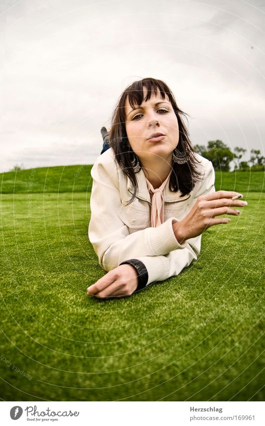 Green Smoke Farbfoto Außenaufnahme Textfreiraum links Textfreiraum rechts Textfreiraum oben Textfreiraum unten Starke Tiefenschärfe Totale Weitwinkel Blick