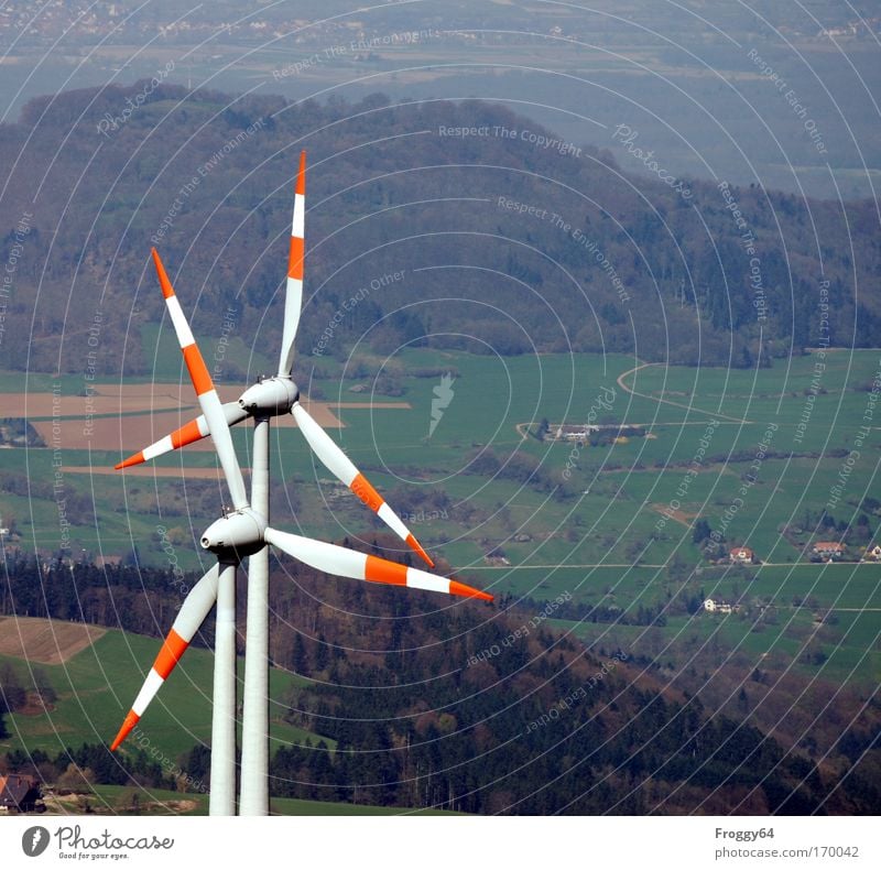 Neue Energie mehrfarbig Außenaufnahme Textfreiraum rechts Tag Kontrast Blick nach vorn Motor Technik & Technologie Energiewirtschaft Erneuerbare Energie