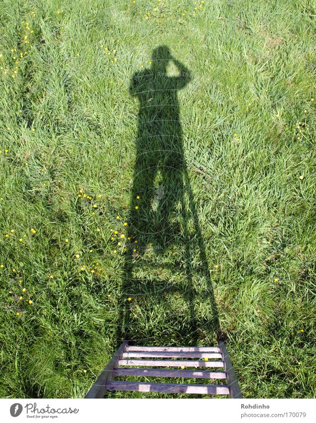 Weitblick Farbfoto Außenaufnahme Textfreiraum links Textfreiraum rechts Tag Licht Schatten Silhouette Sonnenlicht Vogelperspektive Ferne Handwerker Gartenarbeit