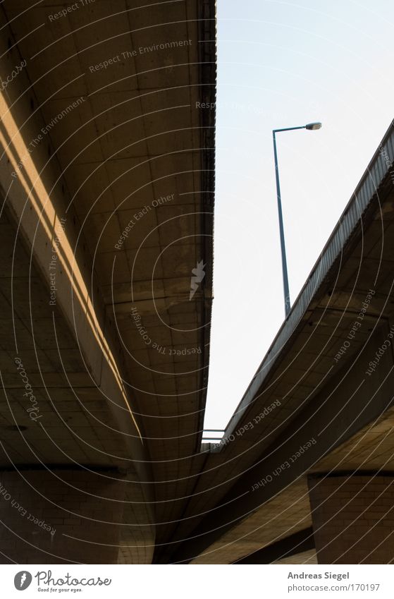 [Harusaki|DD] Carola Farbfoto Außenaufnahme Menschenleer Tag Dresden Brücke Laterne Säule Brückenkonstruktion Carolabrücke Verkehrswege Straßenverkehr