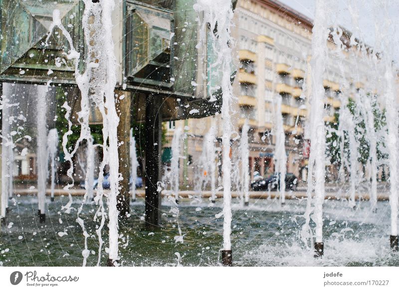 Strausberger Platz Farbfoto Außenaufnahme Menschenleer Textfreiraum rechts Textfreiraum oben Textfreiraum Mitte Tag Berlin Stadt Hauptstadt bevölkert Haus