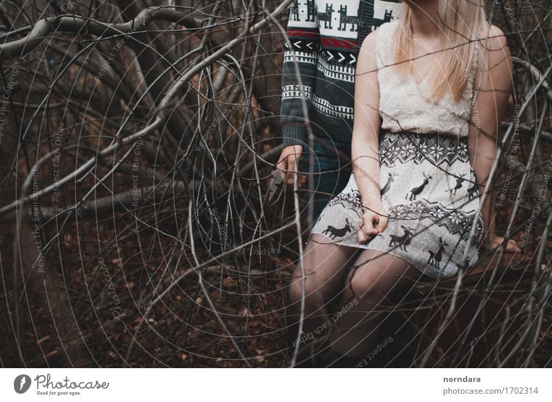 zwei Liebende Freude Valentinstag Hochzeit Mensch maskulin feminin Familie & Verwandtschaft Paar Partner 2 Kleid Anzug Krawatte tragen Umarmen Lebensfreude