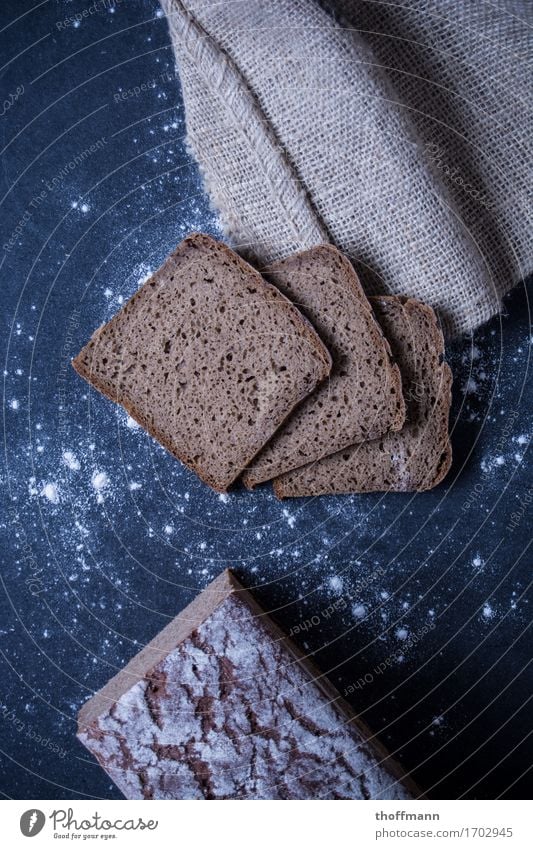 Bäckerbrot Belegtes Brot Bütterken Vesper Mehl Holz Holzbrett Untergrund dunkel Studioaufnahme Ernährung Gesundheit Gesunde Ernährung Lebensmittel Speise