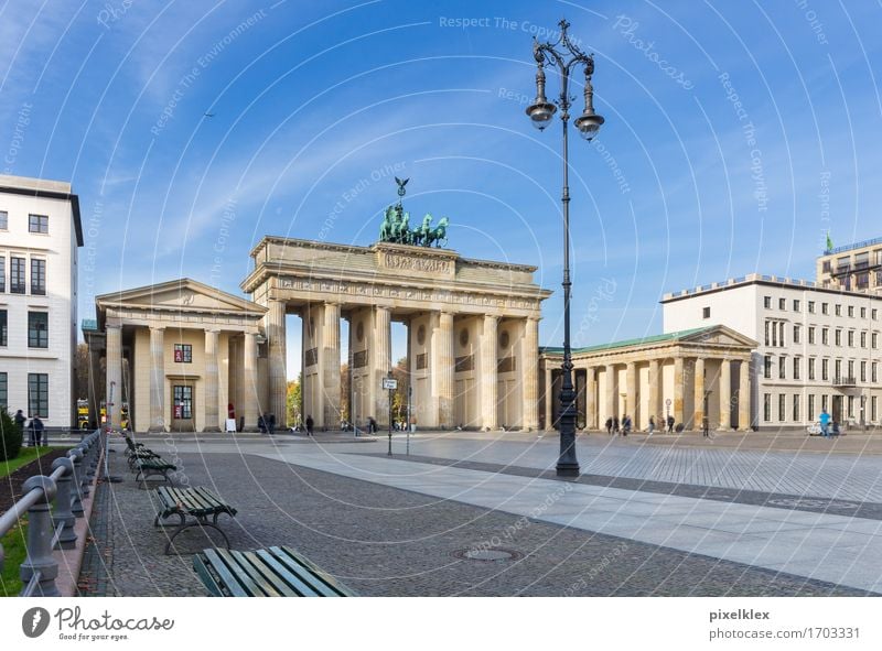 Brandenburger Tor Ferien & Urlaub & Reisen Tourismus Sightseeing Städtereise Berlin Deutschland Stadt Hauptstadt Stadtzentrum Platz Bauwerk Gebäude Architektur