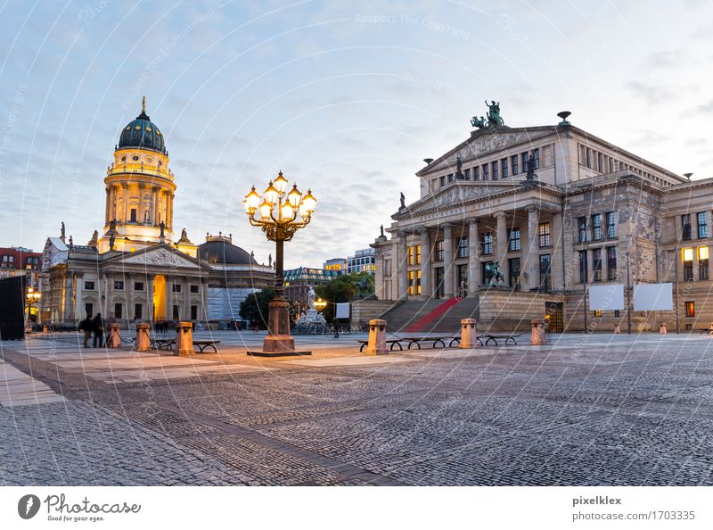 Gendarmenmarkt, Berlin Ferien & Urlaub & Reisen Tourismus Sightseeing Städtereise Kultur Konzert Opernhaus Deutschland Stadt Hauptstadt Stadtzentrum Dom Platz