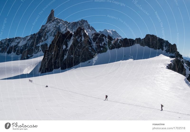 Bergsteiger auf einem Gletscher. Mont-Blanc-Massiv, Chamonix, Frankreich Ferien & Urlaub & Reisen Tourismus Abenteuer Expedition Winter Schnee Berge u. Gebirge