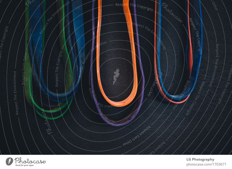Detail Schuss von Widerstandsbändern. Körper Wellness Sport Menschengruppe Band Fitness stark Kraft Farbe Crossfit elastisch Gerät üben passen Sporthalle