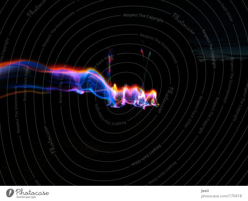Bailar toda la noche número tres Farbfoto mehrfarbig Nacht Lichterscheinung Bewegungsunschärfe Freude Freizeit & Hobby Spielen ästhetisch frei blau rot Ball