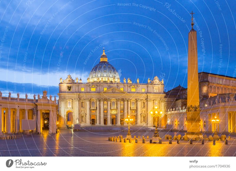 St. Peter's Basilica im Vatikan bei Nacht Ferien & Urlaub & Reisen Architektur historisch Petersdom Basilika Beleuchtung Kuppeldach Rom Vatikanstadt Italien