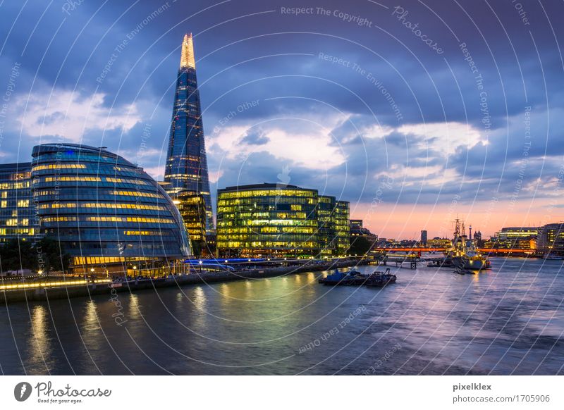 London bei Nacht (The Shard) Ferien & Urlaub & Reisen Tourismus Sightseeing Städtereise Nachtleben Wirtschaft Business Erfolg Wasser Nachthimmel Fluss Themse