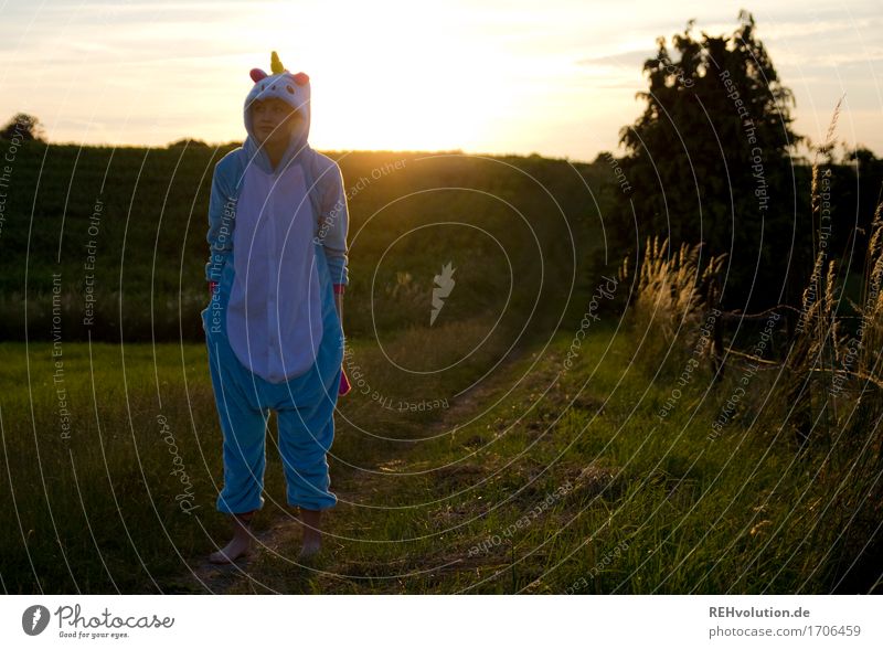 Alexa | Einhorn Lifestyle Stil Mensch feminin Junge Frau Jugendliche 1 18-30 Jahre Erwachsene Umwelt Natur Landschaft Wiese Feld Wege & Pfade stehen