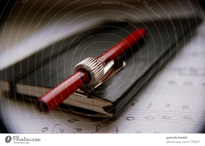 analoges musikschreibprogramm Farbfoto Gedeckte Farben Innenaufnahme Nahaufnahme Experiment Menschenleer Tag Schatten Unschärfe Schwache Tiefenschärfe Fischauge