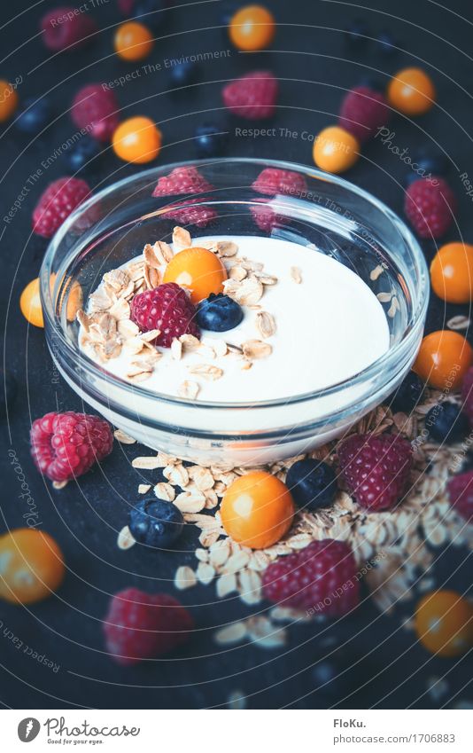 Lecker Beeren Lebensmittel Joghurt Milcherzeugnisse Frucht Getreide Schalen & Schüsseln Gesundheit Gesunde Ernährung lecker natürlich süß blau orange rot Diät