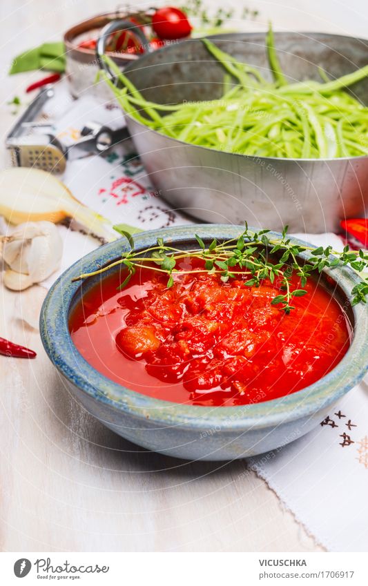 Schüssel mit TomatenSauce Lebensmittel Gemüse Kräuter & Gewürze Öl Ernährung Festessen Saft Schalen & Schüsseln Topf Stil Gesunde Ernährung Häusliches Leben