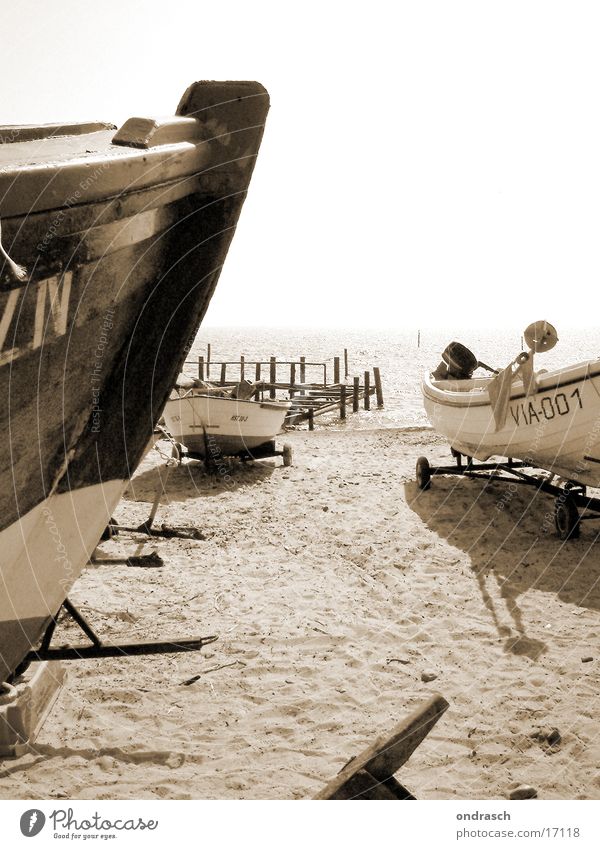 ahoi Wasserfahrzeug Strand Küste Meer Fischer fahren Segeln Ostsee Wind Wetter Sonne alt